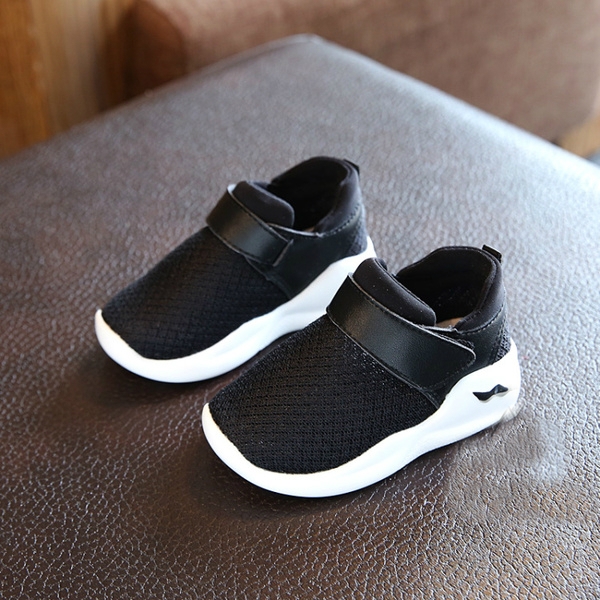 Детски маратонки за момчета и момичета в бял, черен и сив цвят с лепки и дишащи