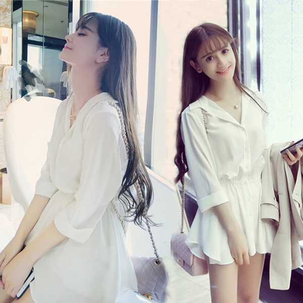 Κυρίες δωρεάν φόρεμα με 3/4 μανίκια σε λευκό με κουμπιά