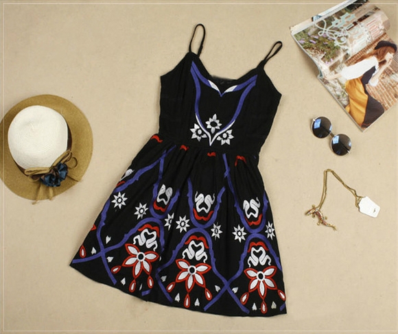 Κυρίες καλοκαιρινό φόρεμα με floral μοτίβα σε μαύρο χρώμα