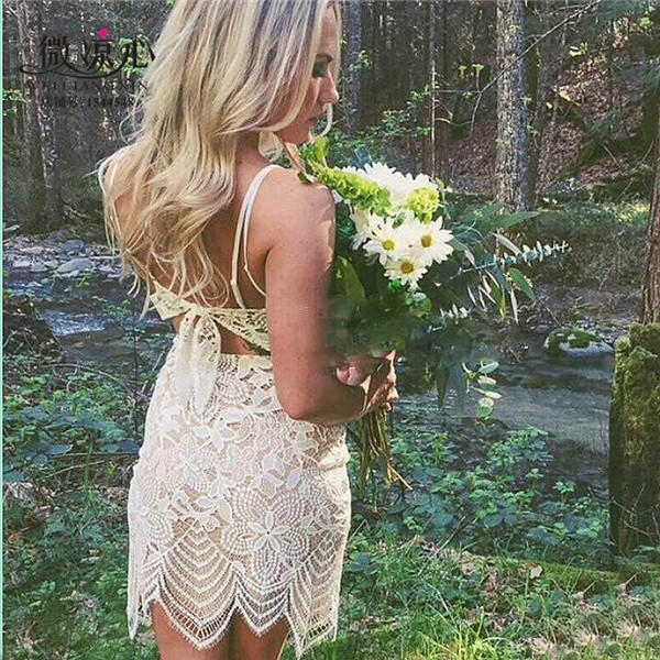 Κομψό κυρίες δαντέλα φόρεμα σε λευκό χρώμα με την πλάτη