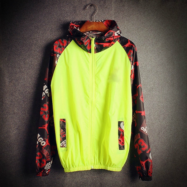 Ανδρικό  μπουφάν για την άνοιξη και το φθινόπωρο σε δύο χρώματα μαύρο και πράσινο με κουκούλα 