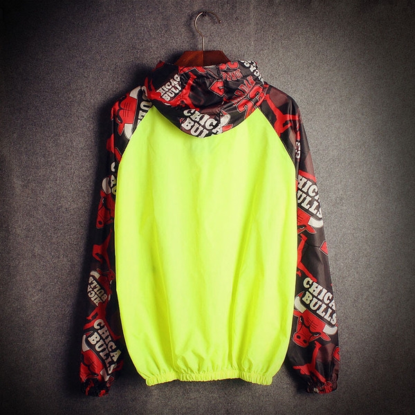 Ανδρικό  μπουφάν για την άνοιξη και το φθινόπωρο σε δύο χρώματα μαύρο και πράσινο με κουκούλα 