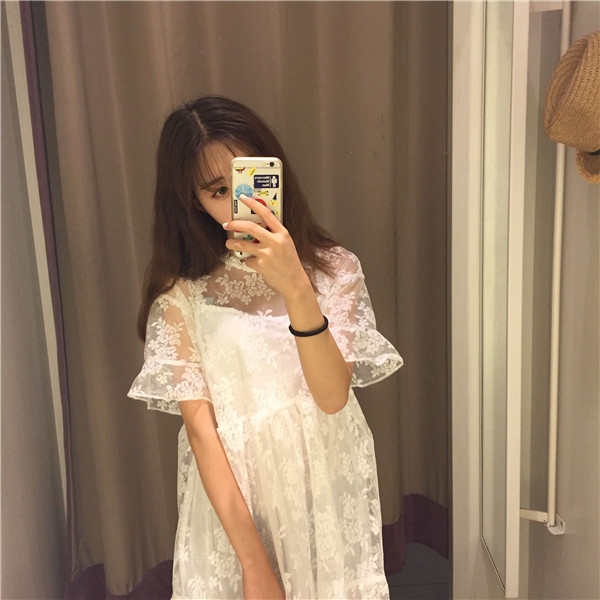 Κομψό κυρίες δαντέλα φόρεμα με κοντά μανίκια, μεγάλη μοντέλο, σε λευκό, μαύρο και γκρι