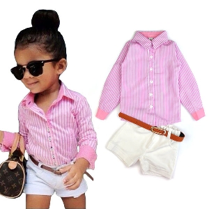 Детска розова риза с дълъг ръкав и бели къси панталони с колан, подходящи за ежедневие и повод за момичета 