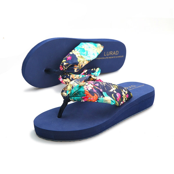 Дамски чехли с лека платформа в син, кафяв, черен и бял цвят