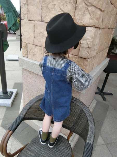 Παιδικό ολόσωμο παντελόνι για κορίτσια σε  μπλε χρώμα με μπροστινή τσέπη