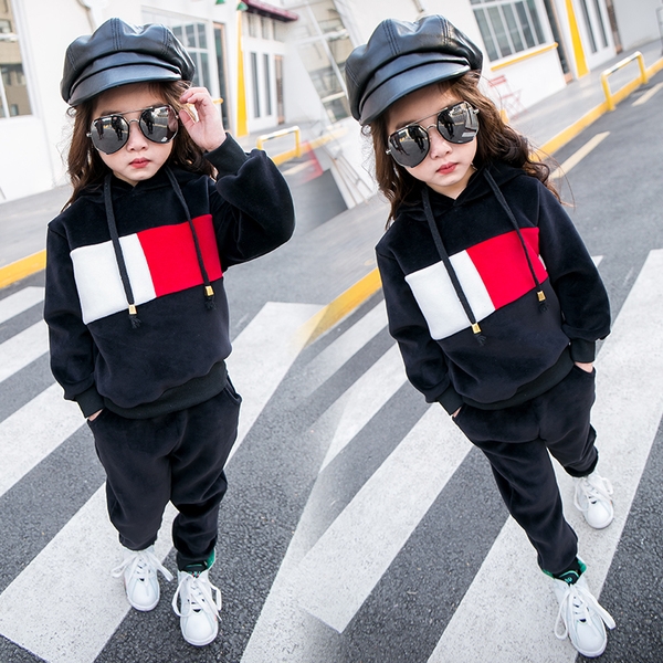 Κομψό παιδικό σετ για κορίτσια - μπλούζα και παντελόνι σε κόκκινο και μαύρο χρώμα με κουκούλα