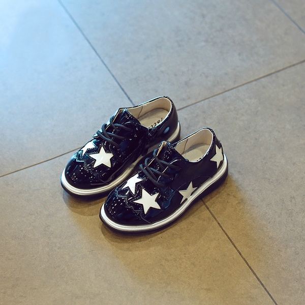 Παιδικά παπούτσια με αστερίσκους και κορδόνια
