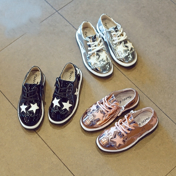 Παιδικά παπούτσια με αστερίσκους και κορδόνια
