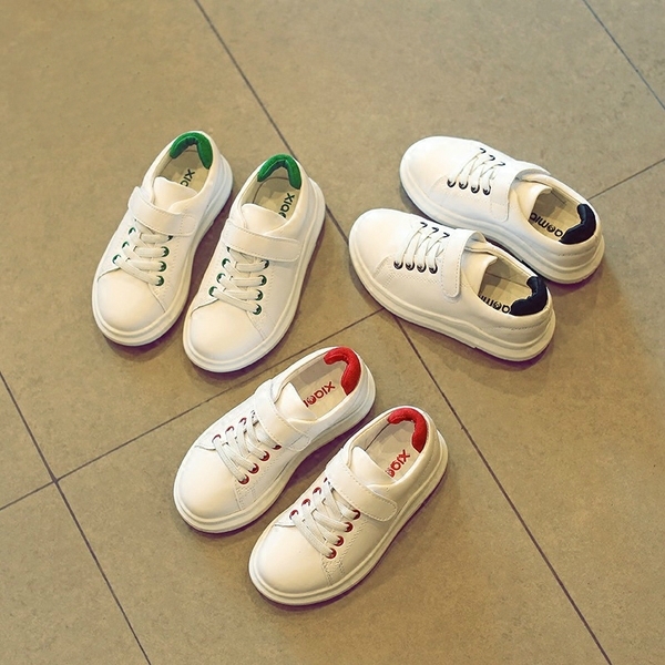 Παιδικά αθλητικά παπούτσια για αγόρια και κορίτσια.