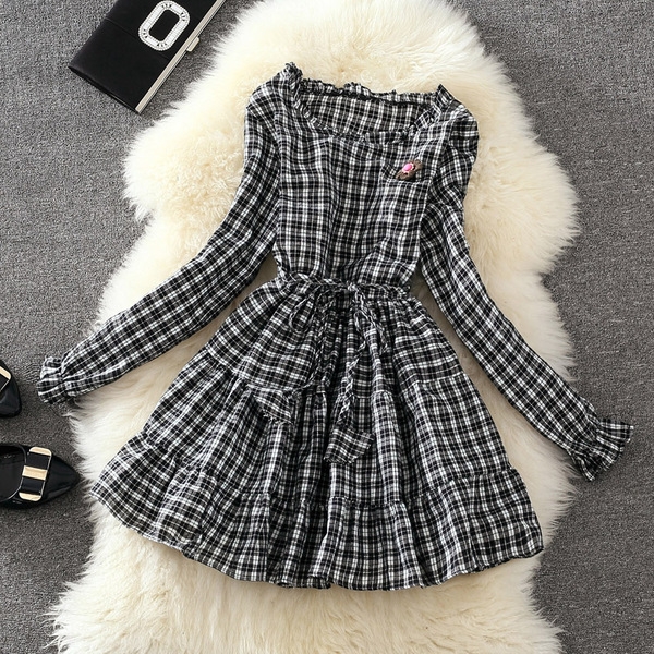 Κυρίες άνοιξη φόρεμα σε τρία χρώματα φωλιάζουν κουτιά