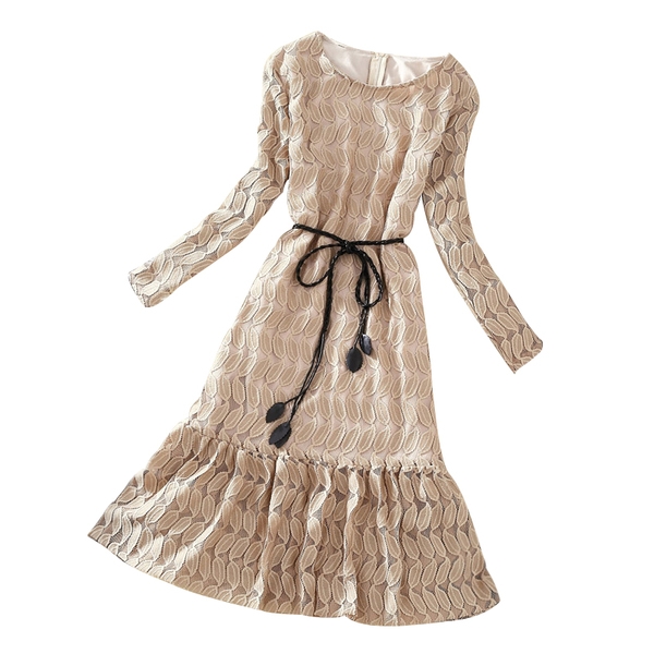 Κυρίες δαντέλα φόρεμα σε λευκό και μπεζ κανονικό μέγεθος