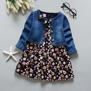 Παιδικό σετ για την άνοιξη και το φθινόπωρο  για τα κορίτσια με φόρεμα floral μοτίβο και μπουφάν τζιν - 2 σχέδια