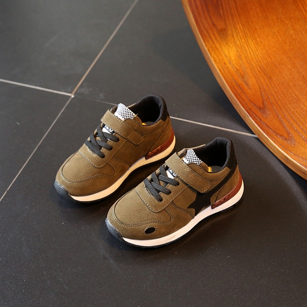 Αθλητικά παπούτσια για παιδιά με κορδόνια σε μαύρο, ροζ και καφέ χρώματα.