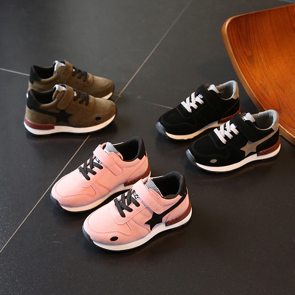 Αθλητικά παπούτσια για παιδιά με κορδόνια σε μαύρο, ροζ και καφέ χρώματα.