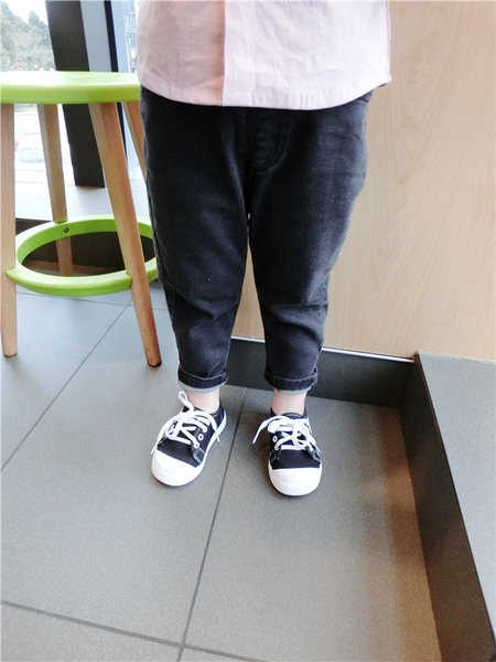 Παιδικά κομψά τζιν για αγόρια σε μαύρο και μπλε χρώμα, υψηλή μέση