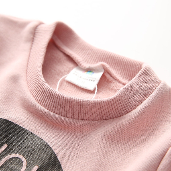 Κομψό παιδικό σετ - ροζ μπλούζα και μαύρο παντελόνι με επιγραφή