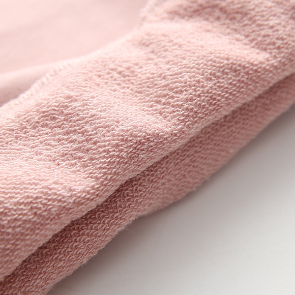 Κομψό παιδικό σετ - ροζ μπλούζα και μαύρο παντελόνι με επιγραφή