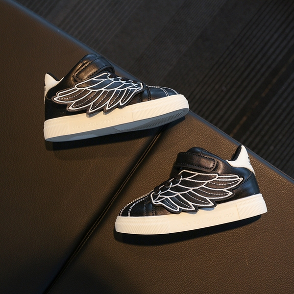 Παιδικά αθλητικά παπούτσια για κορίτσια και αγόρια σε τρία χρώματα