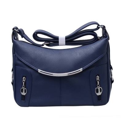 Дамска класическа и удобна чанта от изкуствена кожа - модели в синьо, черно и кафяво