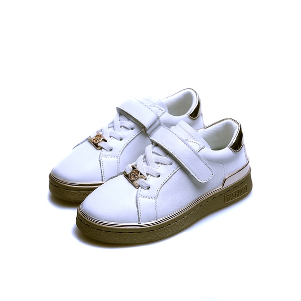Παιδικά αθλητικά κομψά παπούτσια με λουράκια βελκρό και δεσμούς με ασημένια και χρυσή άκρη.