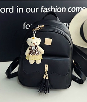 Γυναικείο σακίδιο με τα αξεσουάρ σε τρία χρώματα