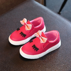 Παιδικά πάνινα παπούτσια για κορίτσια με κορδέλα σε λευκά, ροζ και κυκλαδίτικα χρώματα.