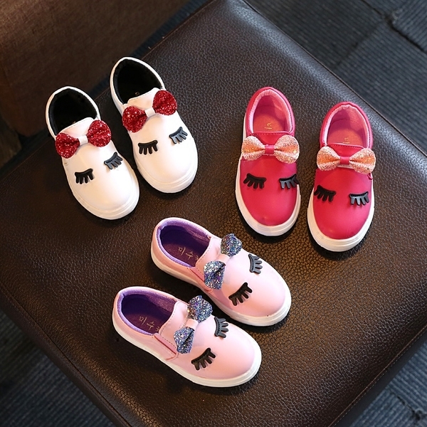 Παιδικά πάνινα παπούτσια για κορίτσια με κορδέλα σε λευκά, ροζ και κυκλαδίτικα χρώματα.