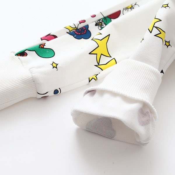 Стилен детски анцуг в бял цвят с цветни мотиви и с качулка 