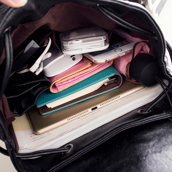 Σύγχρονο μαύρο γυναικείο  σακίδιο