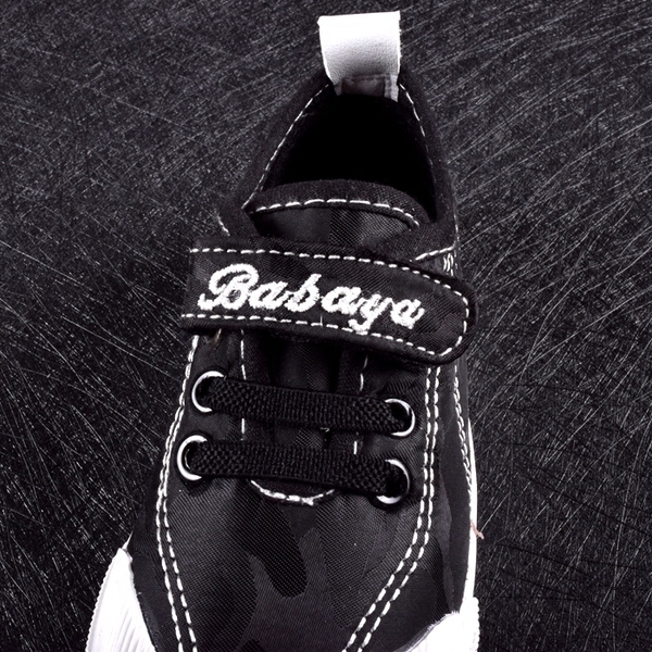 Παιδικά πάνινα παπούτσια σε διάφορα χρώματα για κορίτσια και αγόρια.