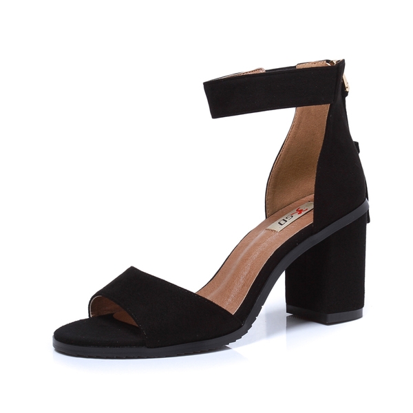 Οι γυναίκες σανδάλια σε δύο μοντέλα τακούνι ύψους 7,5 εκατοστά και ύψος 5 cm