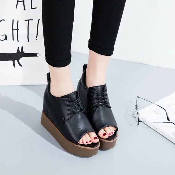 Дамски сандали на платформа с отворени пръсти в черен и сив цвят от изкуствена кожа и велур