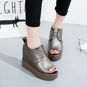Дамски сандали на платформа с отворени пръсти в черен и сив цвят от изкуствена кожа и велур