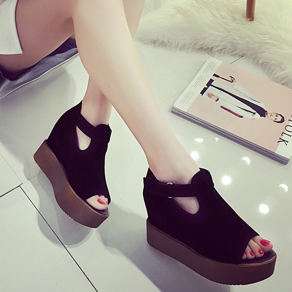 Дамски сандали на платформа с отворени пръсти в черен и сив цвят от изкуствена кожа и велур