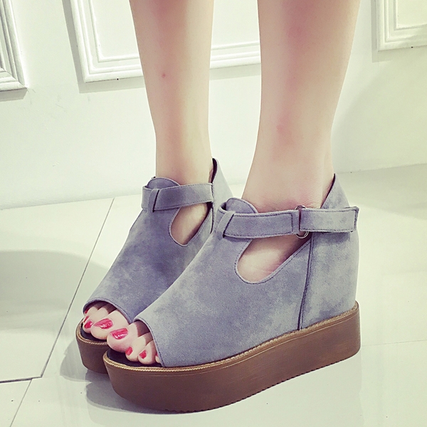 Дамски сандали на платформа с отворени пръсти в черен и сив цвят от изкуствена кожа и велур