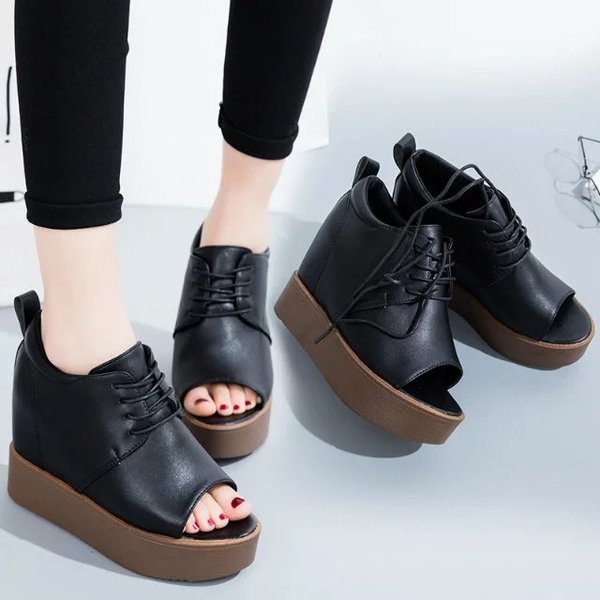 Дамски сандали на платформа с отворени пръсти в черен и сив цвят от изкуствена кожа и велур