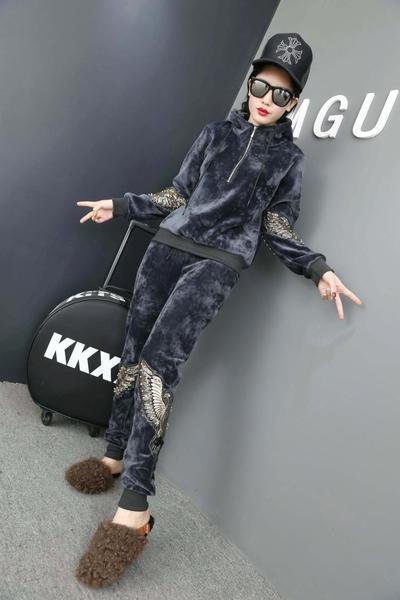 Γυναικεία αθλητική μπλούζα και παντελόνι με κεντήματα και στις δύο πλευρές με κολάρο σε μαύρο, γκρι και σκούρο μπλε χρώμα