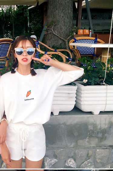 Γυναικεία αθλητική φόρμα σε ροζ, λευκό και μαύρο χρώμα - ευρύ σχέδιο και 3/4 μανίκι