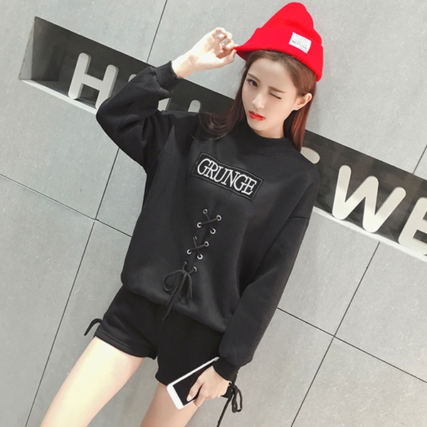 Γυναικείο κομψό  αθλητικό σύνολο σε κόκκινο, μαύρο και πράσινο χρώμα με κορδόνια