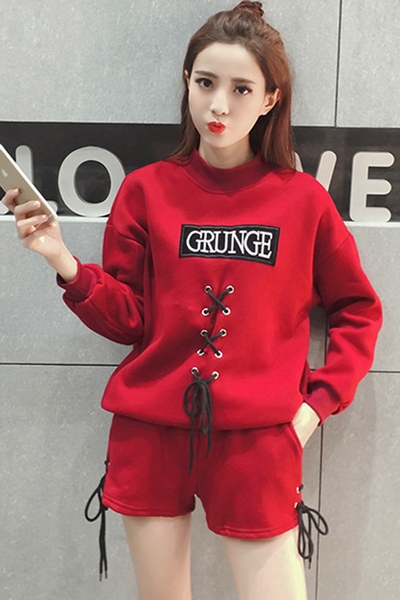 Γυναικείο κομψό  αθλητικό σύνολο σε κόκκινο, μαύρο και πράσινο χρώμα με κορδόνια