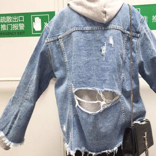 τζιν μπουφάν Κομψή των γυναικών σε μια ευρεία μοντέλο και ασταθής με κουμπιά