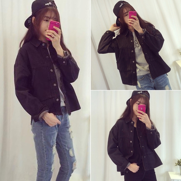 τζιν μπουφάν κομψό μαύρο γυναικών σε ένα ευρύ μοντέλο με κουμπιά