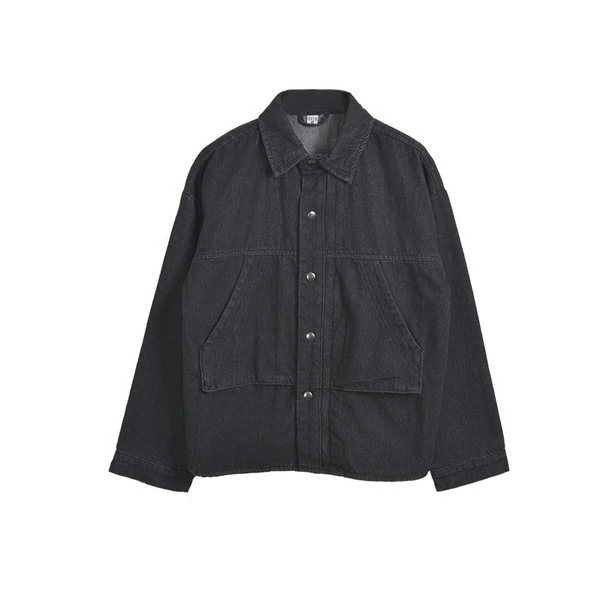 τζιν μπουφάν κομψό μαύρο γυναικών σε ένα ευρύ μοντέλο με κουμπιά