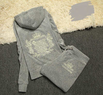 Γυναικεία αθλητική φόρμα με κουκούλα από δύο μέρη