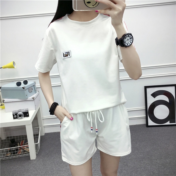 Дамски екипи пролет лято  няколко модела 