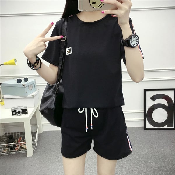 Дамски екипи пролет лято  няколко модела 