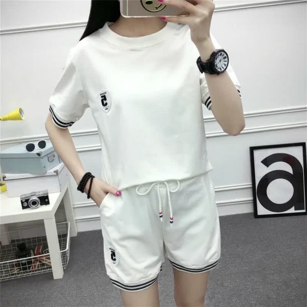 Дамски екипи пролет лято  няколко модела 