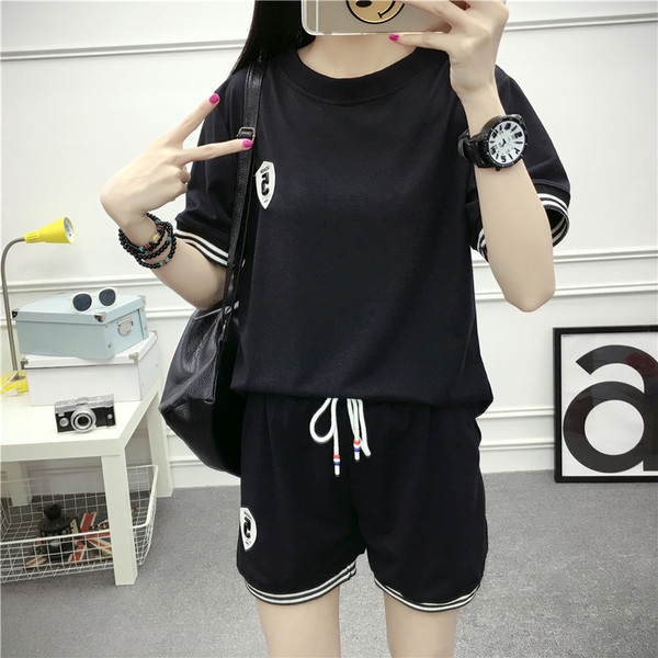 Дамски екипи пролет лято  няколко модела 