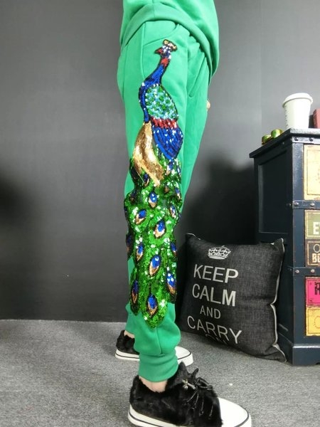 Γυναικείο αθλητικό σετ με κεντημένο παγώνι με πούλιες